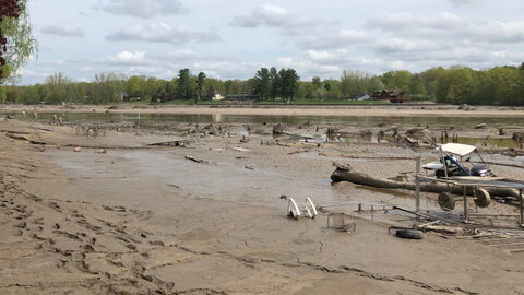 Post-flood mud flats of Sanford Lake, Sanford, MI - click to enlarge